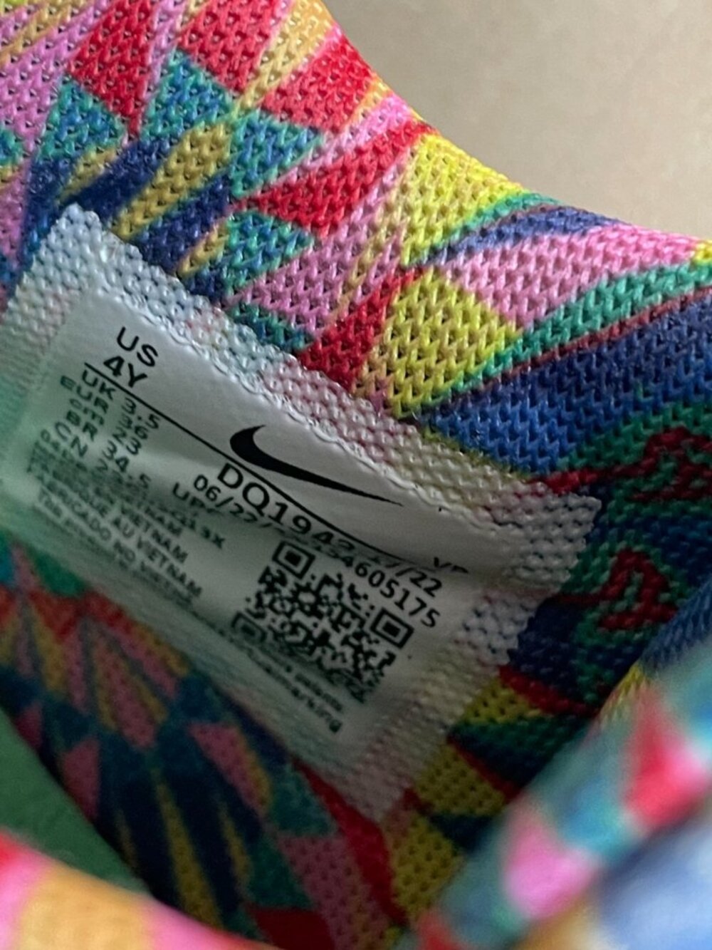 Entire Closet $5! Nike Kids' Giannis Immortality 2 Kaleidoscope Basketball Shoes - Picture 9 of 10